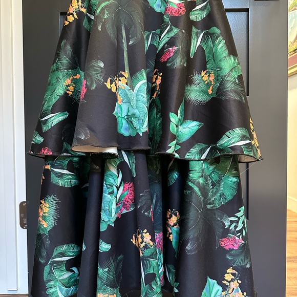 Tropical strapless mermaid gown, size 6/8 - Picture 3 of 3